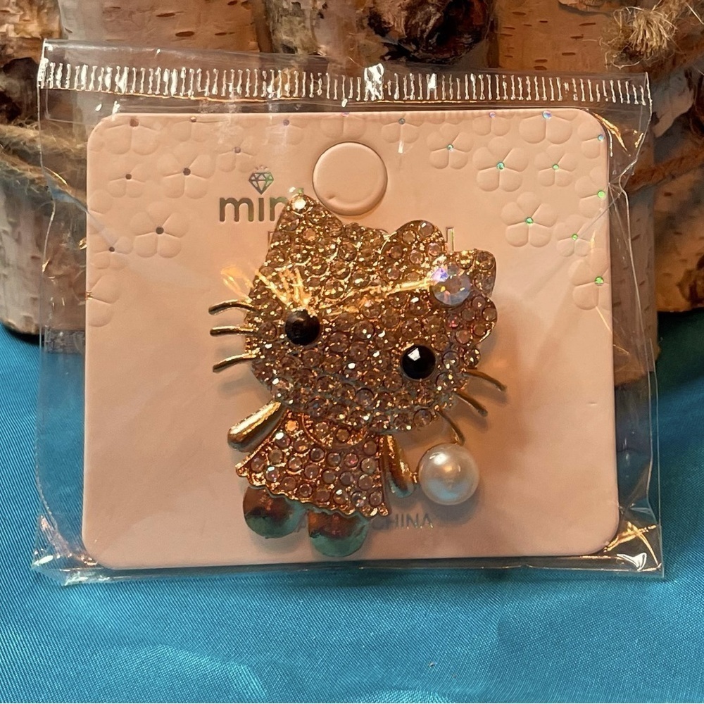 HELLO KITTY BROOCH PIN SILVER CRUSH JEWELS CUTE KITTY NEW